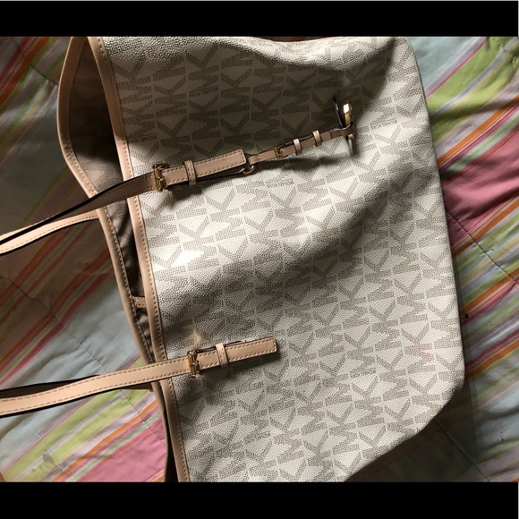Michael Kors Handbags - Michael Kors Tote authentic